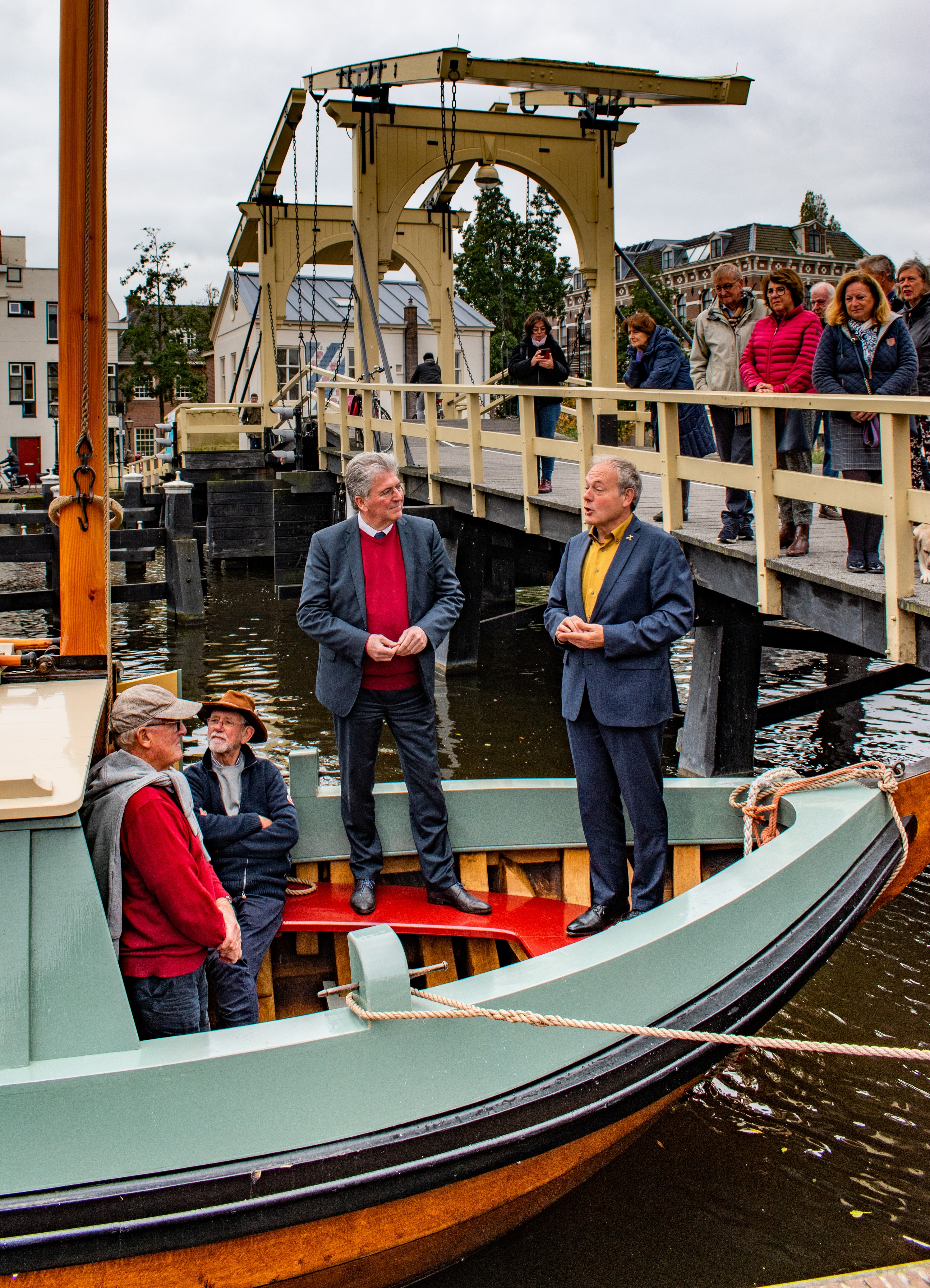 vlnr Frank Baart-Hans Ploeg-burgemeester Edo Haan-burgemeester Henri Lenferink